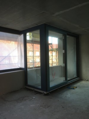 corner window